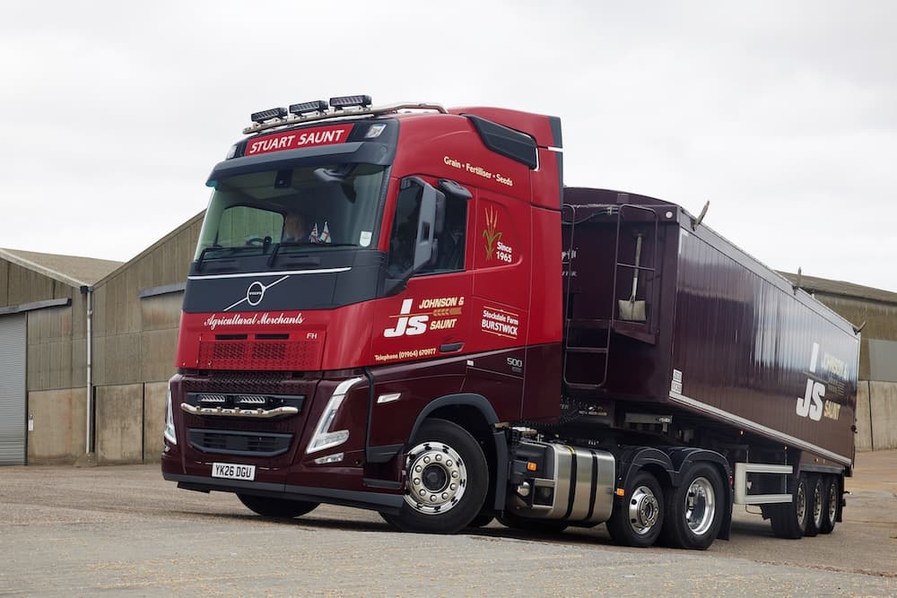 Johnson & Saunt rewards long-serving driver with new Volvo FH 500 Lite